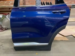 Задняя левая дверь Hyundai Santa Fe 4 TM OEM 77003-S1000. Фото панорамы детали после дефектовки на складе в Санкт-Петербурге.