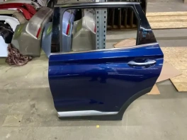 Задняя левая дверь Hyundai Santa Fe 4 TM OEM 77003-S1000. Фото панорамы детали после дефектовки на складе в Санкт-Петербурге.