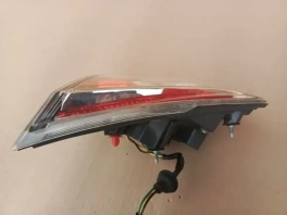Задний правый фонарь в крышку багажника Ниссан Икс-Трейл T32R 26550-4CA1B вид спереди