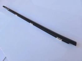 Бархотка двери Hyundai Tucson TL правая передняя OEM 82220-D3001 общий вид