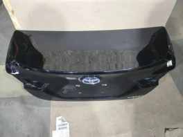 крышка багажника toyota camry 70 xv70 63929-33040 общий вид