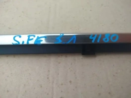 Оригинальная бархотка задней левой двери Хендай Санта Фе 4 TM (OEM 83210-S1000) крупным планом