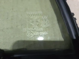 Форточка двери правая задняя Toyota Prius 4 XW50 б/у общий вид с OEM 63540-47060