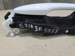 Ручка задней правой двери Toyota Corolla E210 2018 OEM 6921033010 общий вид",,
"Галерея фото в разделах": "Ручка задней правой двери Toyota Corolla E210 2018 6921033010 лицевая сторона; ручка двери Тойота Королла E210 зад правая крепления; боковой ракурс ручки Corolla E210 с OEM номером; задняя правая ручка Toyota Corolla E210 состояние пластика; оригинал ручка двери Corolla E210 MZEH12 6921033010 тросик; деталь ручка двери Тойота Королла 2018 зад правая б/у