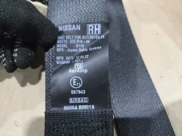 Ремень безопасности Nissan Qashqai J11 2013-2021 передний правый OEM 86852BB70A крупный план механизма