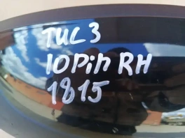 Правое зеркало заднего вида в сборе для Hyundai Tucson TL (876202S001) на столе осмотра, крупный план
