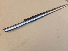 Передняя правая бархотка двери Мицубиси Outlander 3 GF (2012-2022) OEM 5727A294, общий вид,
  "Галерея фото в разделах": "/upload/iblock/ffe/6w6rl8mtyjifgj9ihvie4ezkpl8eko6s.webp: alt="Передняя правая бархотка двери Outlander 3 GF, OEM 5727A294, вид на длинный уплотнитель со стороны установки"; /upload/iblock/f8f/pa4durqrhyozf60aa5f5l51h83len8oe.webp: alt="Уплотнитель бархотки Мицубиси Аутлендер 3 в зоне углового изгиба, OEM 5727A294"; /upload/iblock/297/8e2208x0p8ooiewv0ns4uo0mvaet8dt6.webp: alt="Бархотка передняя правая Outlander 3, крепление и замшевая вставка, OEM"; /upload/iblock/075/otomq4c159n4djamqng8npg80mfq310a.webp: alt="Mitsubishi Outlander 3 GF бархотка правая передняя OEM 5727A294 на белом фоне"; /upload/iblock/89e/2srize2m9zwd6g2ty9w28z5yxjq2qs9j.webp: alt="Бархотка двери правая Outlander 3, состояние, готовность к отправке из Санкт-Петербурга"