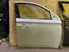 Передняя правая дверь Mitsubishi Outlander 3 GF 2012-2022 OEM 5700B672 общий вид