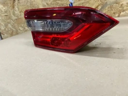 Фонарь в крышку багажника Toyota Camry 70 XV70 2017-2023 левый б/у 81740-0E010 на складе